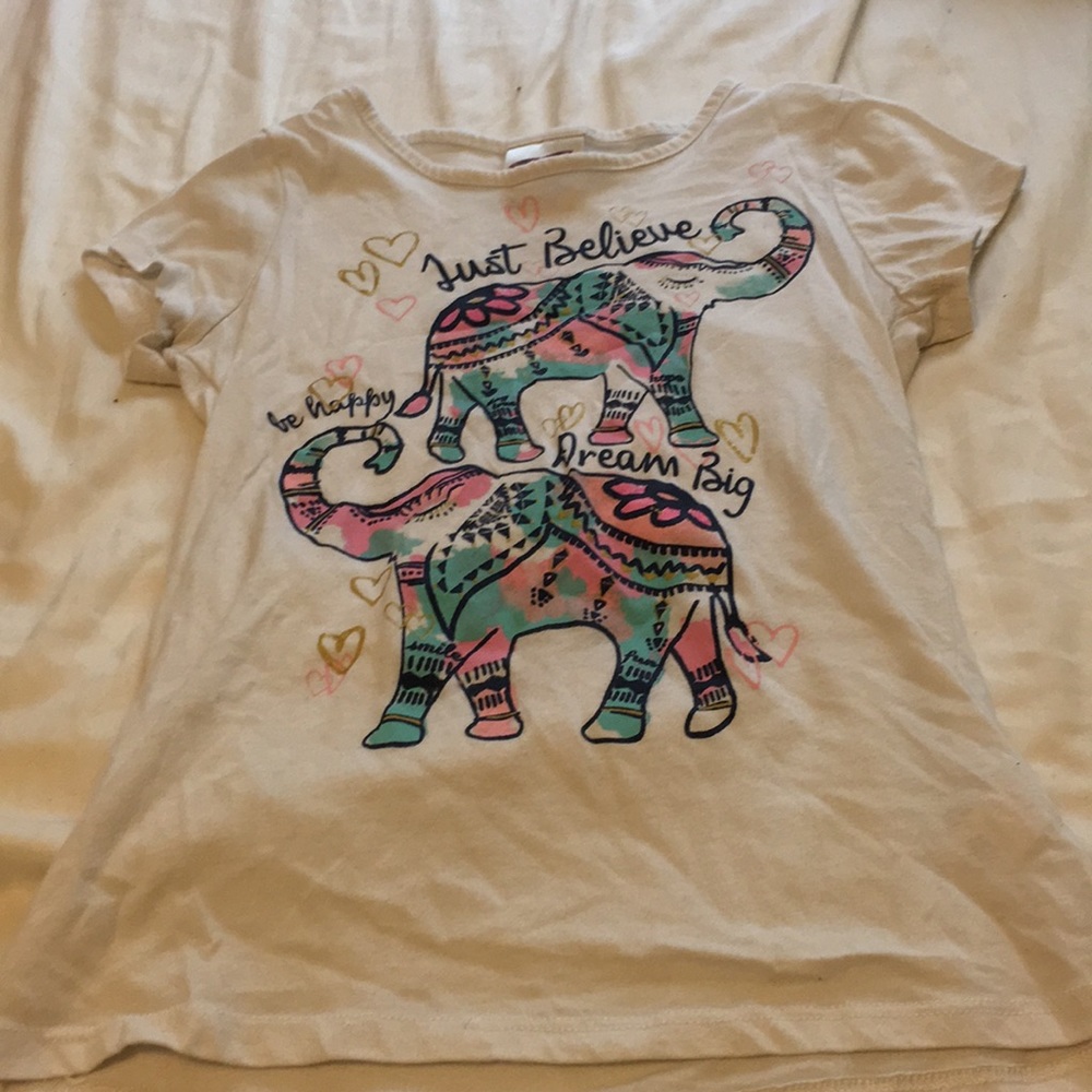 The shirt says just believe,be happy,Dream big